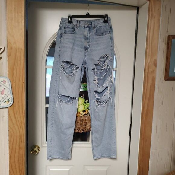 American Eagle Light Blue Destroyed Baggy Jeans Size Women's 6 Short - Picture 1 of 4